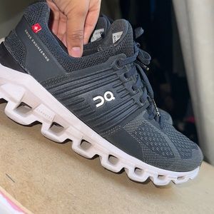 On Cloudswift Running Shoe